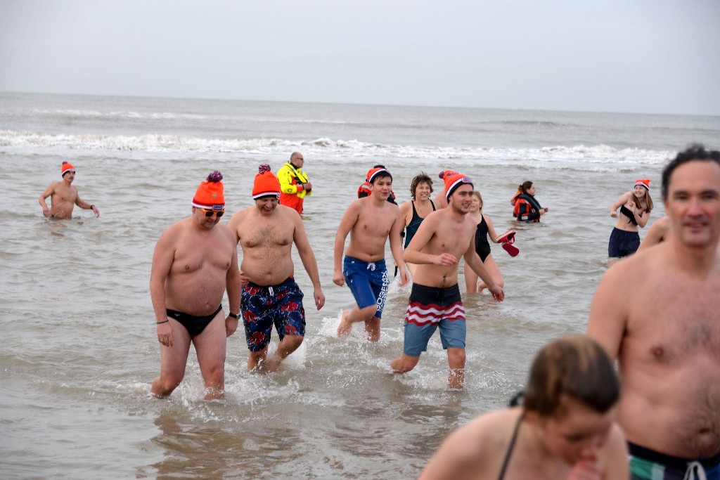 ../Images/Nieuwjaarsduik Nederzandt 2016 098.jpg